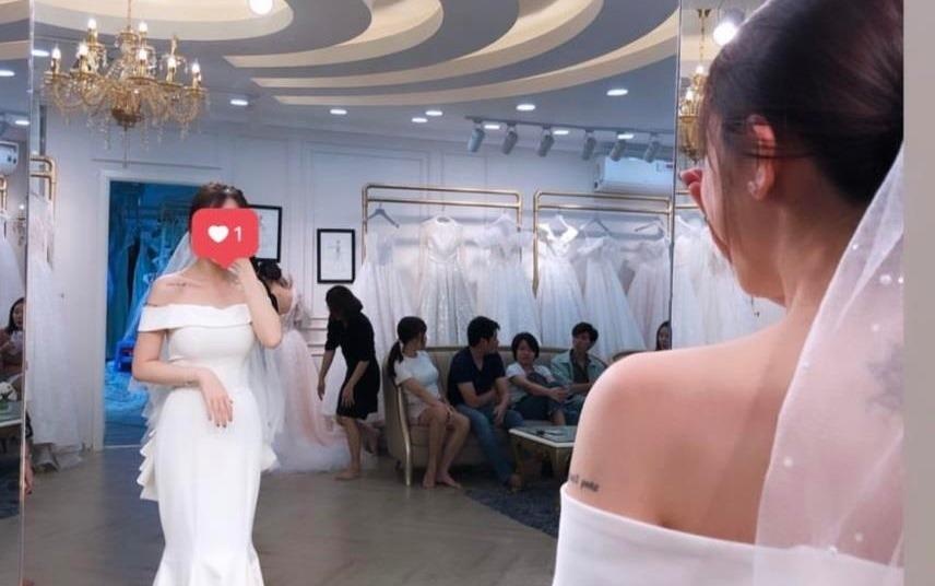 Joyce Pham dang anh thu vay cuoi tren trang ca nhan hinh anh