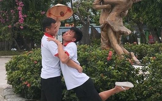 'Tu' Dung dang anh lay loi, vo sap cuoi va dong doi thi nhau treu choc hinh anh