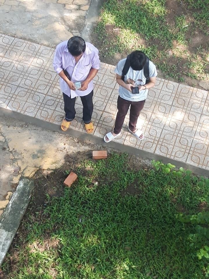 buc anh cha con ngay nhap hoc anh 2