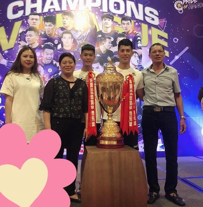 ban gai cau thu anh 9