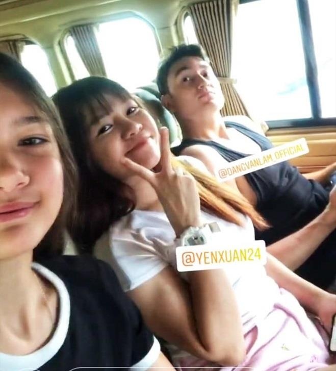 ban gai cau thu anh 2