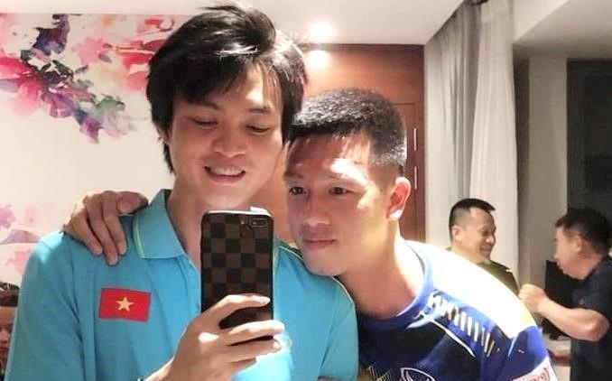 Vua hoi quan, cau thu tuyen Viet Nam da 'dim hang' nhau tren mang hinh anh