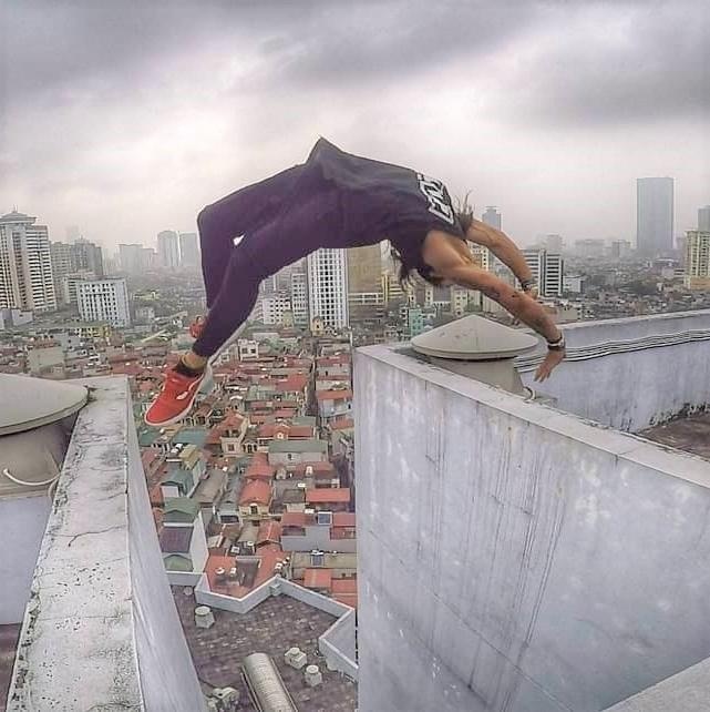 nhay parkour qua hai toa nha 18 tang anh 1