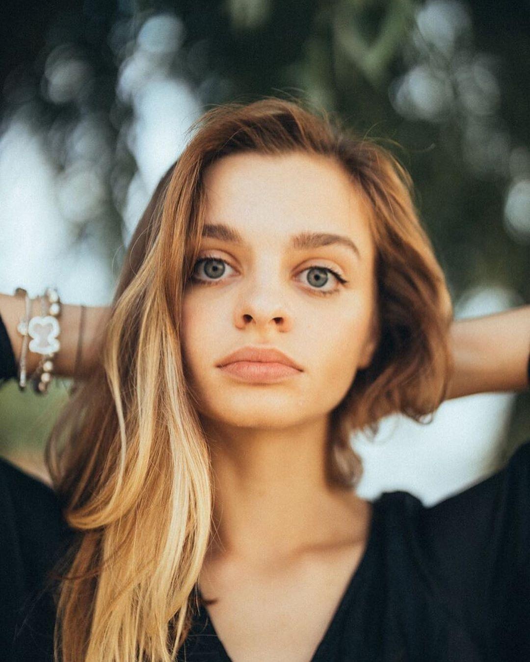 co gai co doi mat to bat thuong anh 8