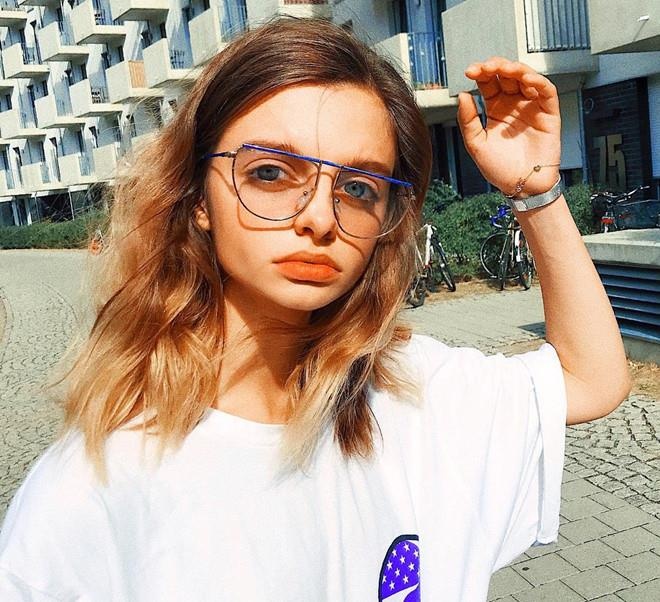 co gai noi tieng vi ve ngoai dac biet anh 1