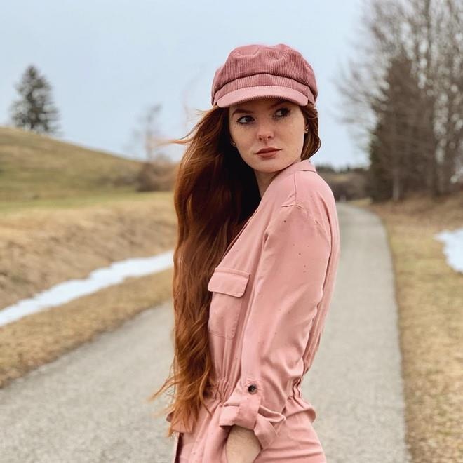 co gai noi tieng vi ve ngoai dac biet anh 12