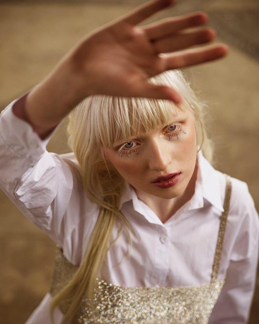 co gai noi tieng vi ve ngoai dac biet anh 9