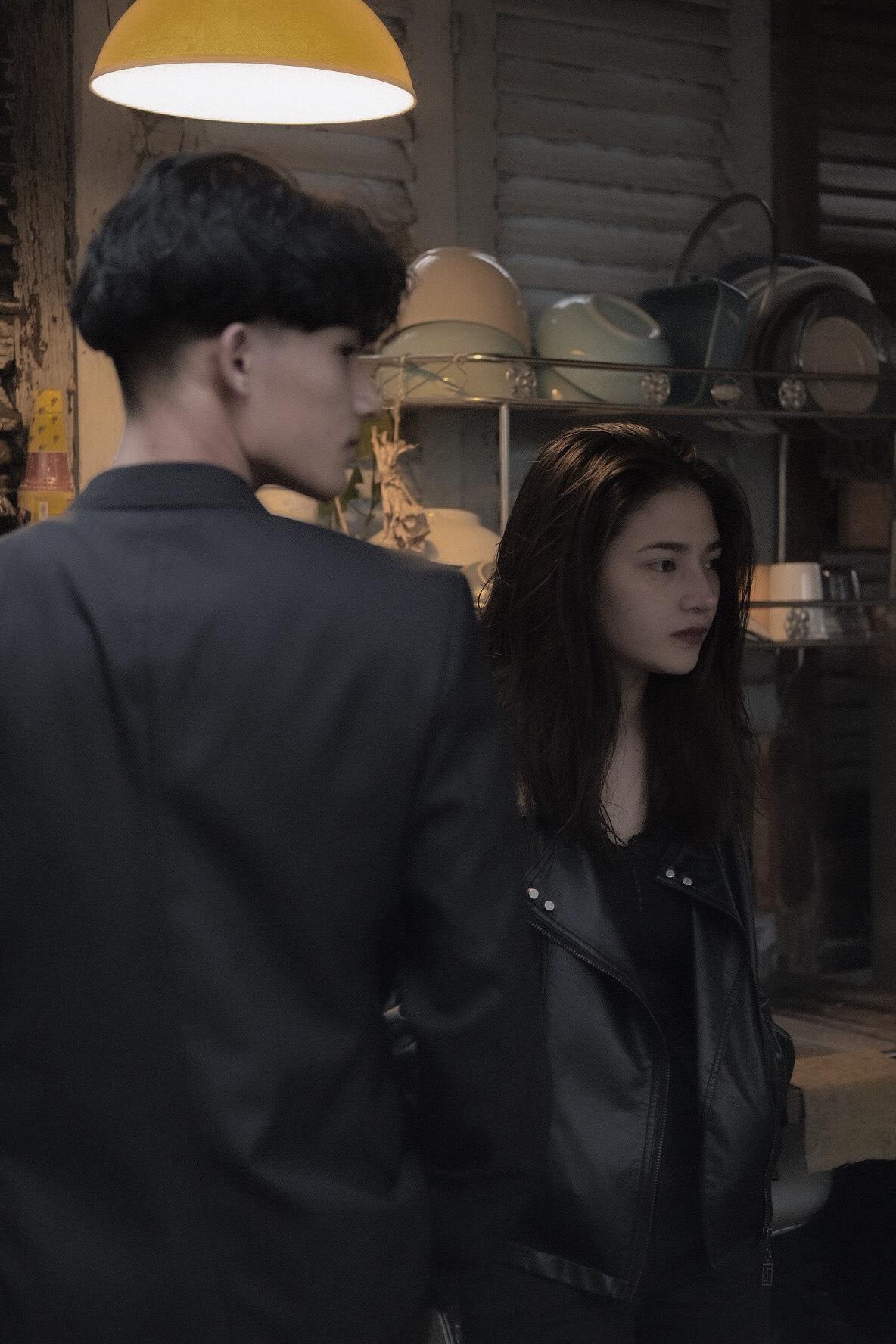 cap chi em Da Lat noi tieng anh 11