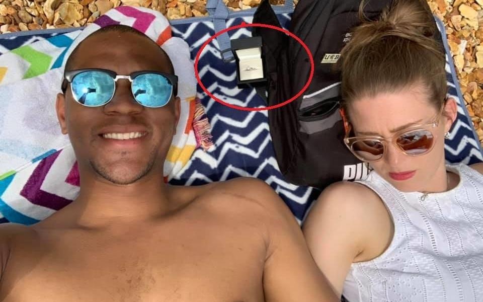 Chang trai chup bo anh cau hon 'ai cung biet chi nu chinh khong biet' hinh anh