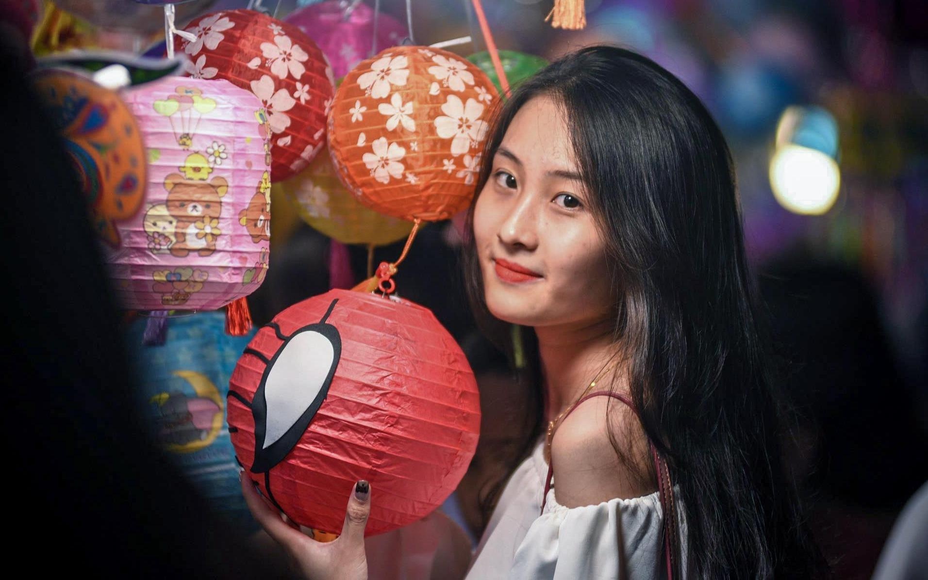 Hien dai den dau van muon don mot mua Trung thu that truyen thong hinh anh