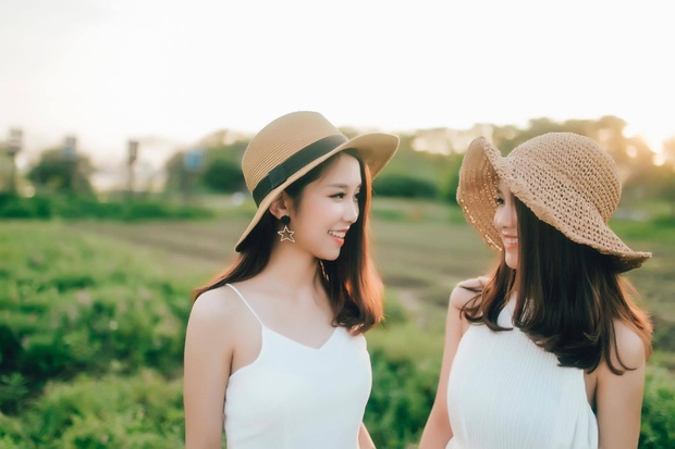 chi em sinh doi anh 9