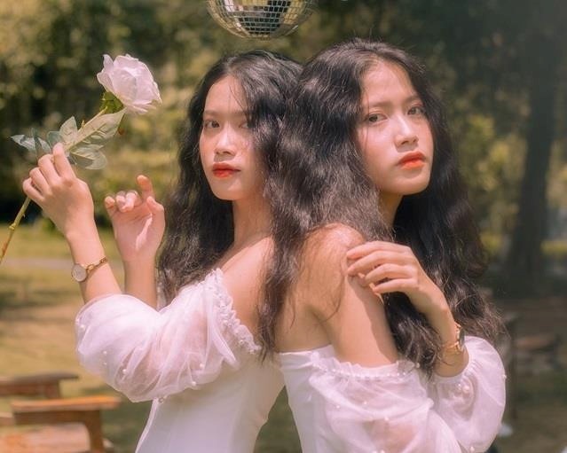 chi em sinh doi anh 5