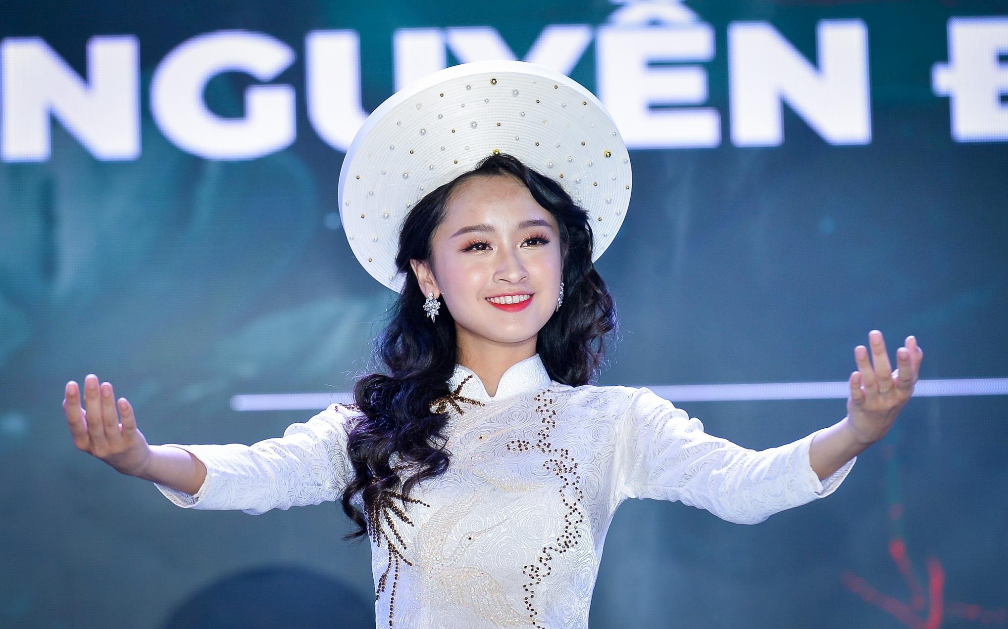 Dai su truong Ha Noi - Amsterdam: 'Minh cham ban than duoc 7/10 diem' hinh anh