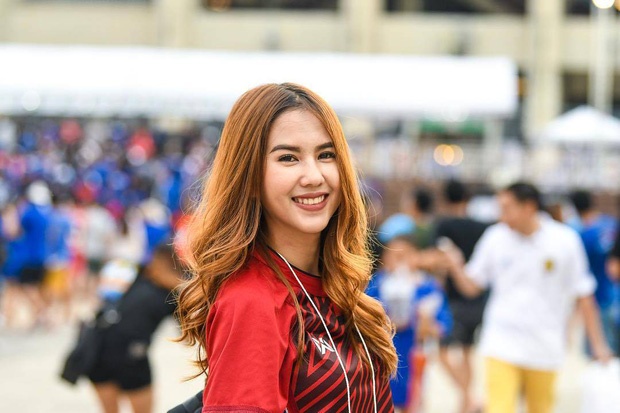 WAGs Thai Lan anh 6
