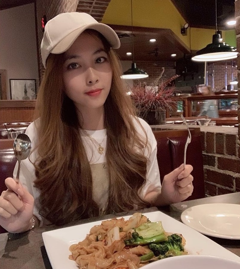 ban gai cau thu anh 8