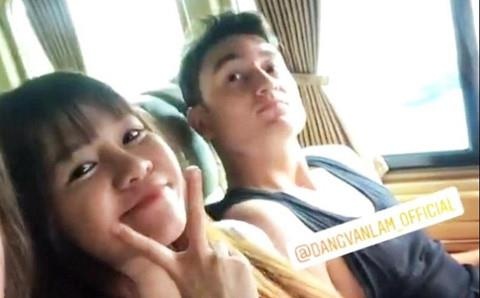 Ban gai Van Lam va dan WAGs duoc khen vi hiem khi khoe anh ban trai hinh anh