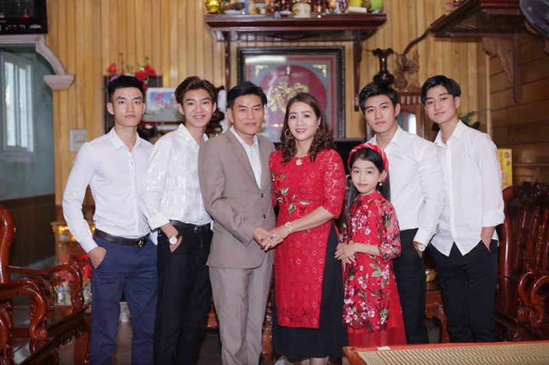 nha co 4 con trai anh 1