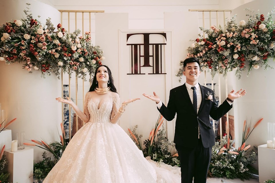 co gai noi tieng sau mot dem anh 11