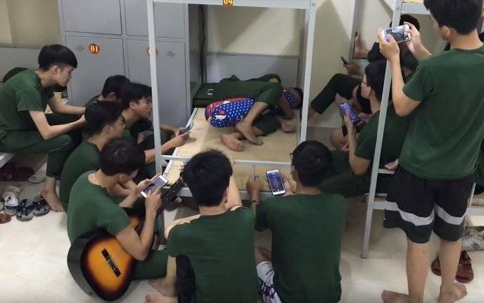 Dong thanh hat hit cua Mr. Siro an ui ban that tinh hinh anh