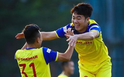 Xuan Truong lien tuc bi ban cung phong ca khia sau ngay hoi quan hinh anh