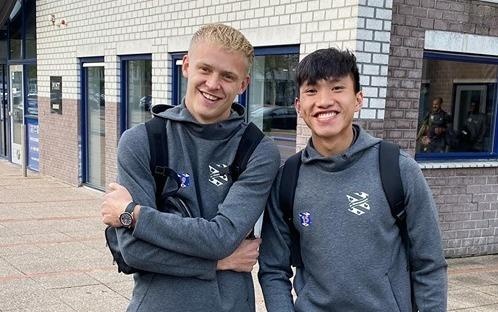 Van Hau khen dong doi Ha Lan dep trai, yeu luon neu minh la con gai hinh anh