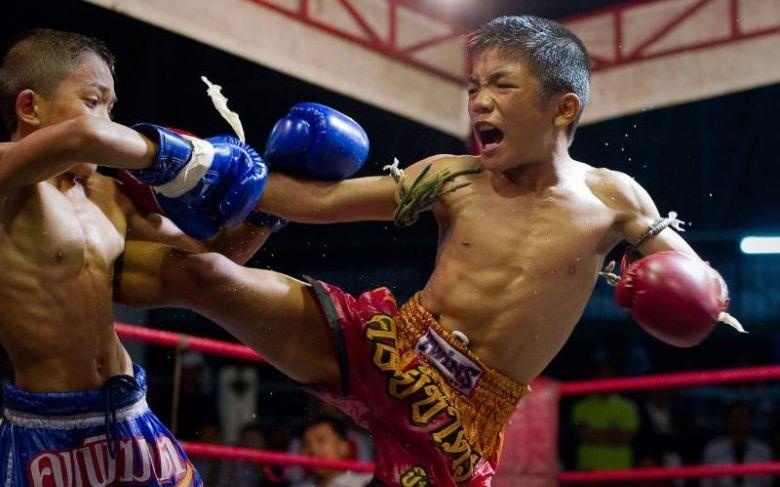 Ton thuong nao, IQ thap va cac moi nguy rinh rap vo si nhi Muay Thai hinh anh
