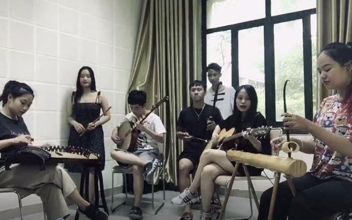 'Di du dua di' phien ban dan tranh, dan bau cua sinh vien Nhac vien hinh anh