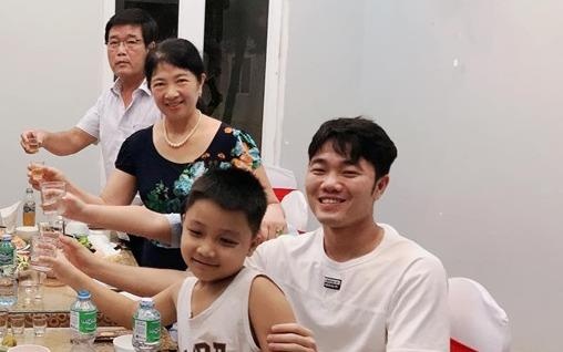 Xuan Truong vui ve don sinh nhat me truoc khi sang Han phau thuat hinh anh