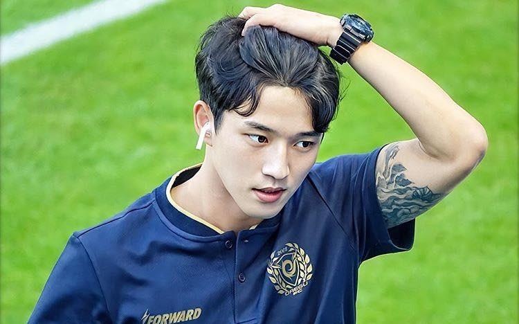 Cau thu Han Quoc duoc khen co guong mat dien trai nhu idol hinh anh