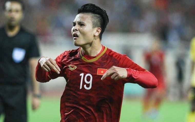 Dan mang che anh song Hai mung doi tuyen Viet Nam thang Malaysia hinh anh