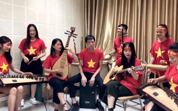 Dung dan tranh, dan bau cover 'Viet Nam oi' co vu tuyen Viet Nam hinh anh