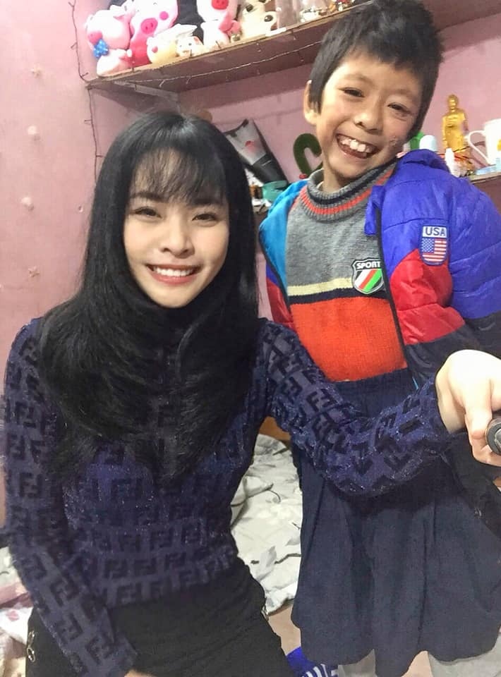 co gai xinh dep nhan nuoi be gai benh tat anh 1