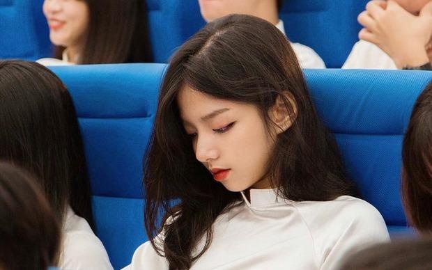 Dan nu sinh 2K noi tieng nho goc nghieng than thai hinh anh