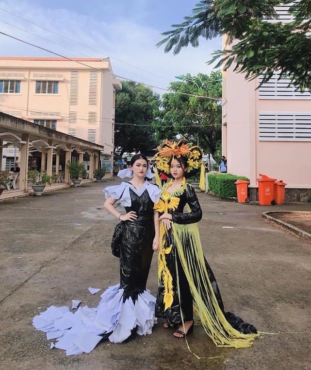 nu sinh mac do tai che anh 10