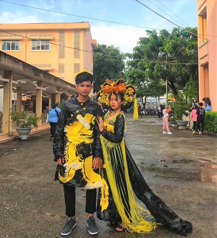 nu sinh mac do tai che anh 8