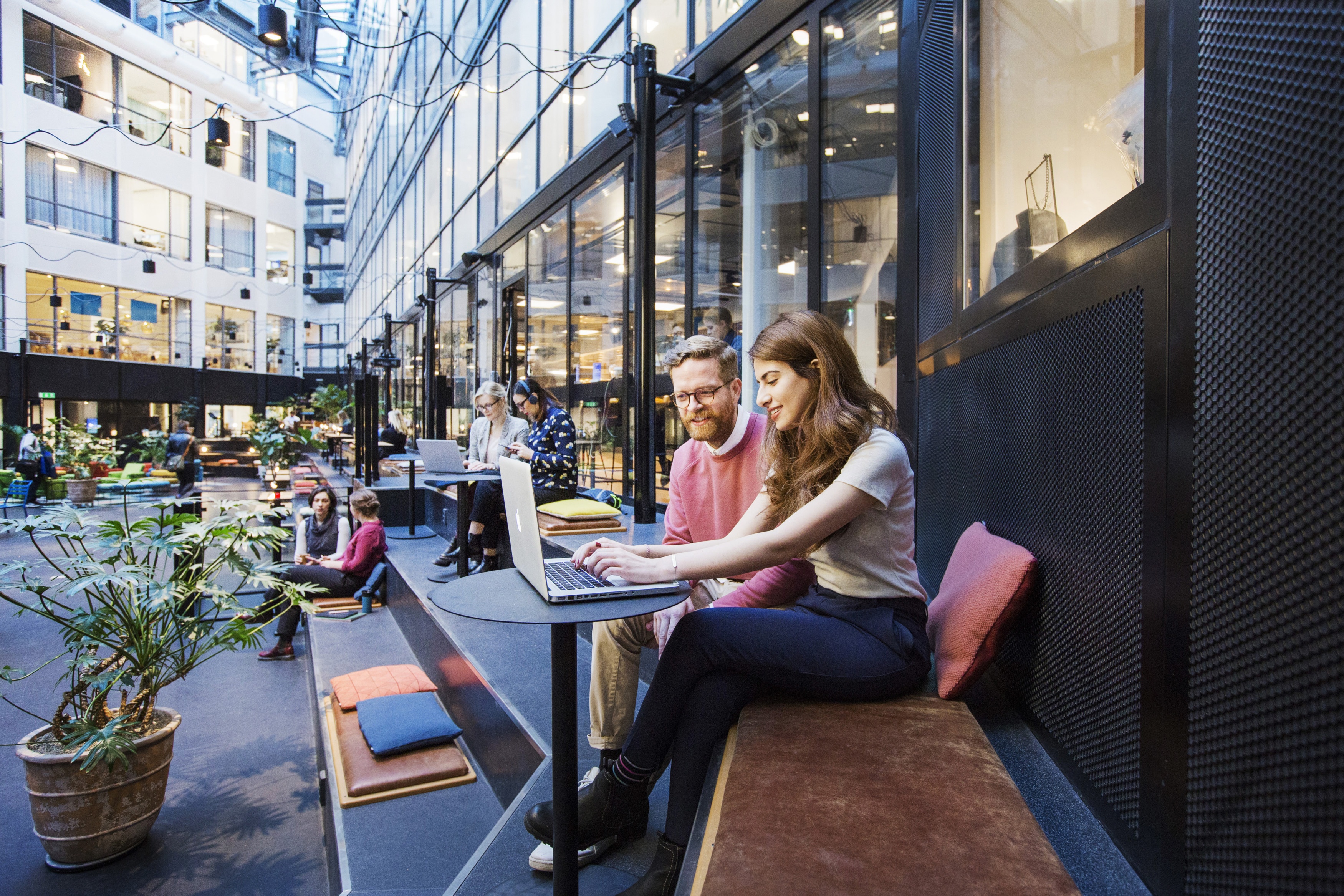 Không khoe tiền ảnh 4 Khong khoe tien anh 4