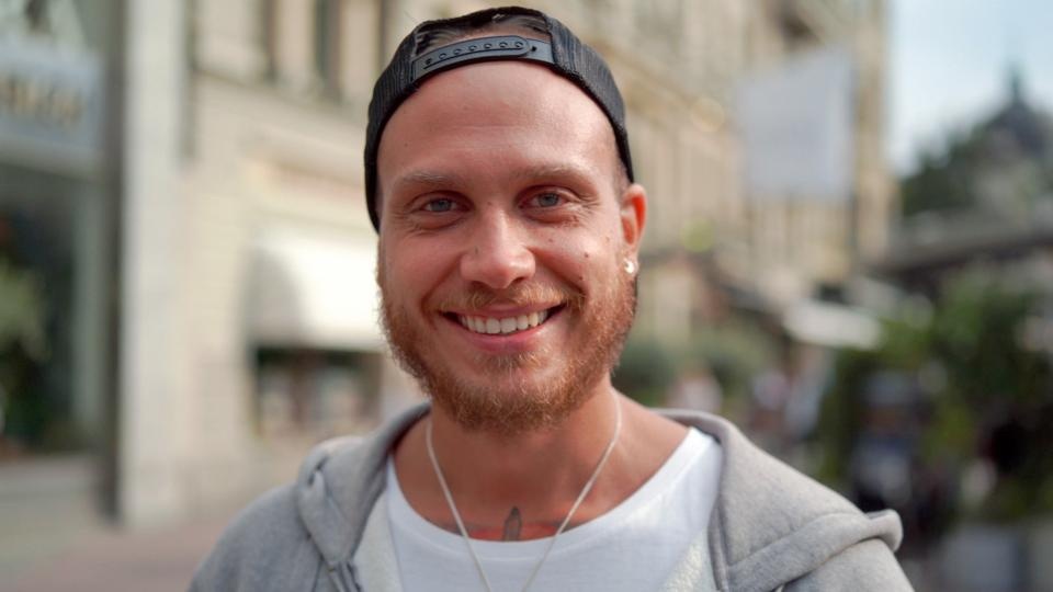 Không khoe tiền ảnh 2 Khong khoe tien anh 2