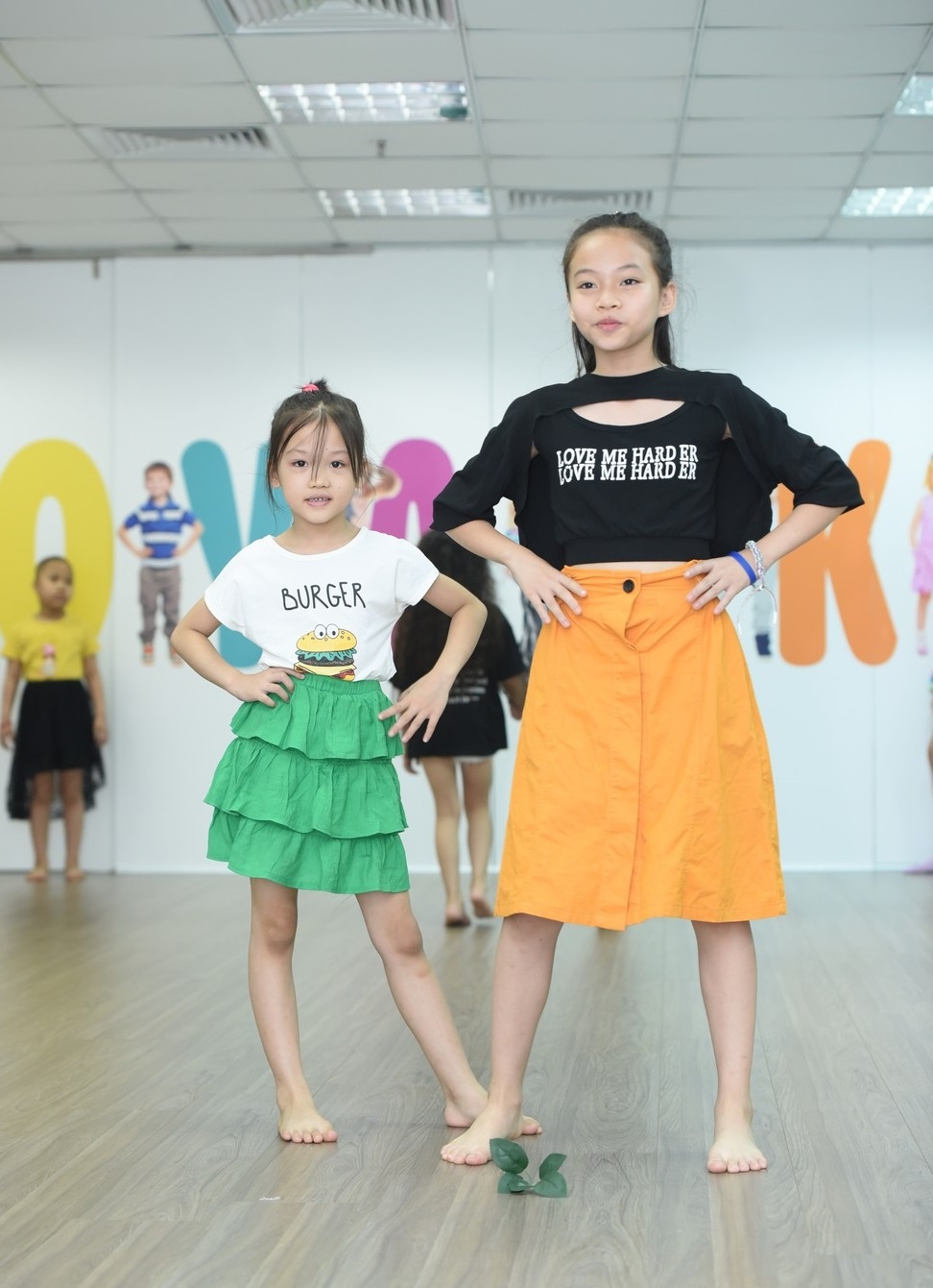 be gai vo gia cu phoi do dep anh 3