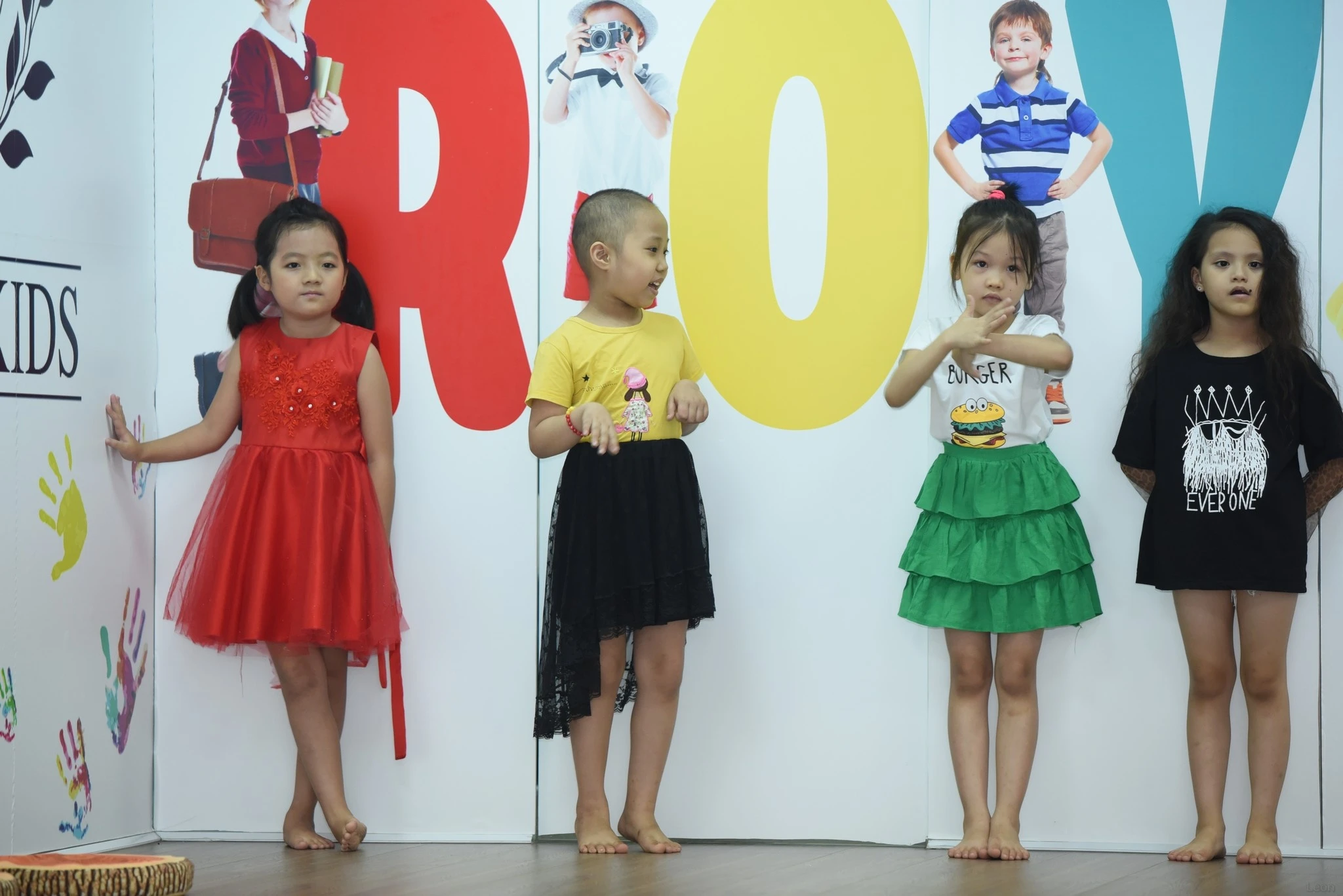 be gai vo gia cu phoi do dep anh 10