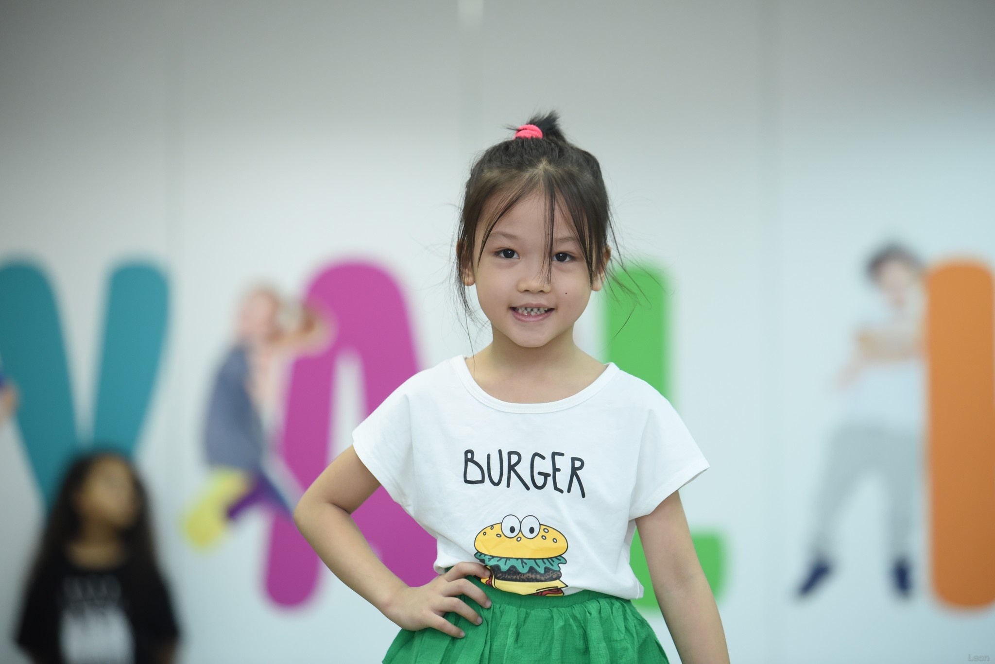 be gai vo gia cu phoi do dep anh 2