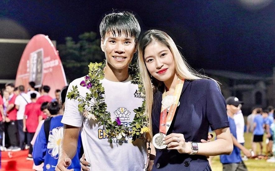 Ban gai cau thu CLB Ha Noi dap tra khi bi noi lam mau, thich noi tieng hinh anh