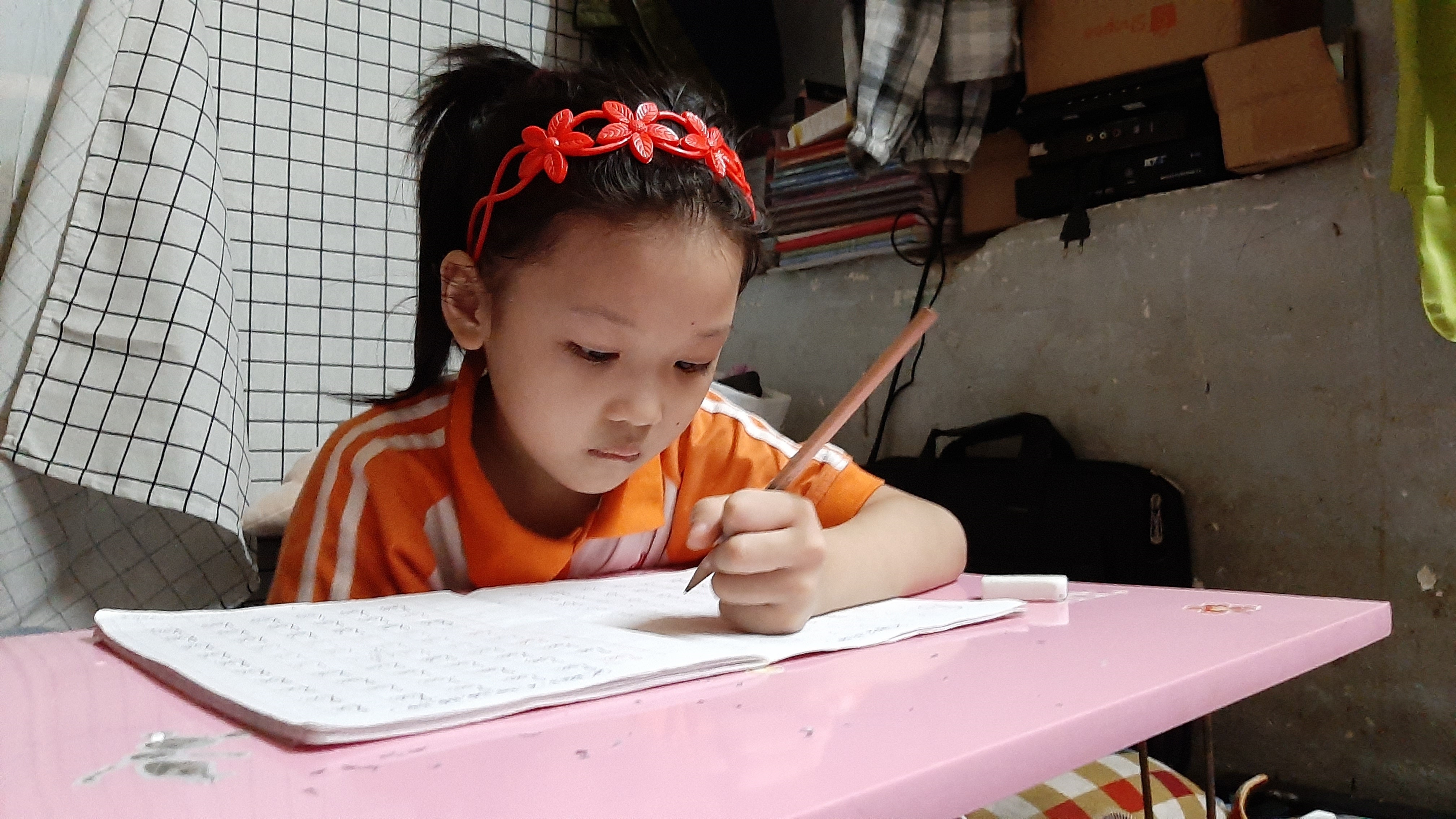 bé gái vô gia cư phối đồ đẹp ảnh 10 be gai vo gia cu phoi do dep anh 10