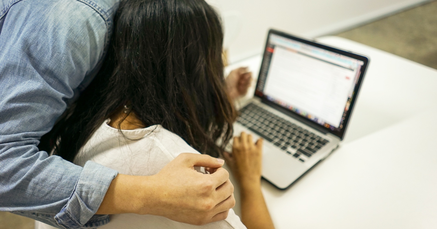 phu nu Nhat Ban bi quay roi o cho lam anh 5