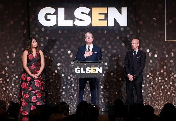 tim cook tu hao la nguoi dong tinh anh 2