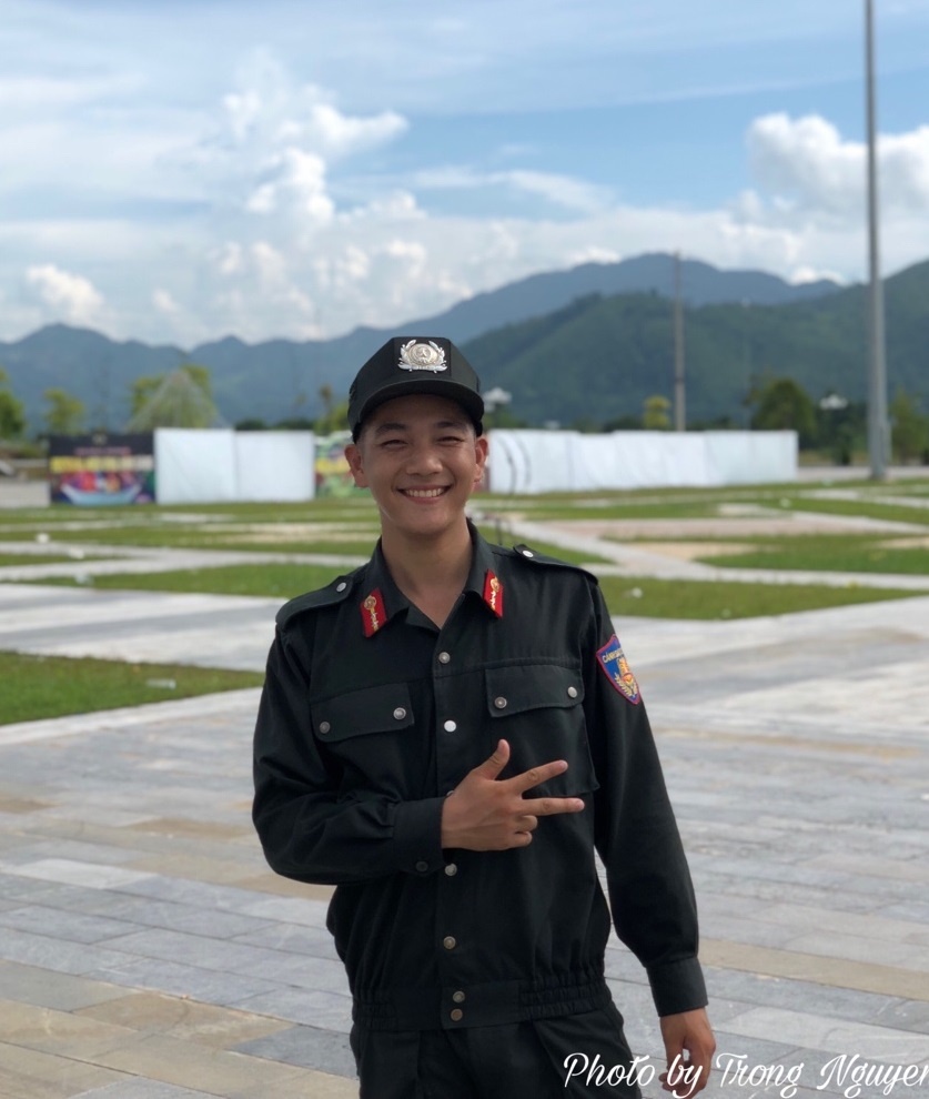 canh sat co dong xuat hien tren truyen hinh anh 2