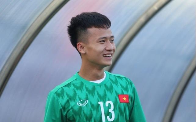 Thu mon U21 duoc hoi fan nu goi la soai ca san co hinh anh