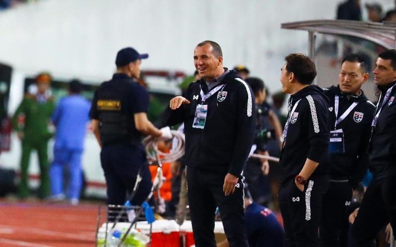 Trang ca nhan tro ly tuyen Thai Lan bi tan cong hinh anh