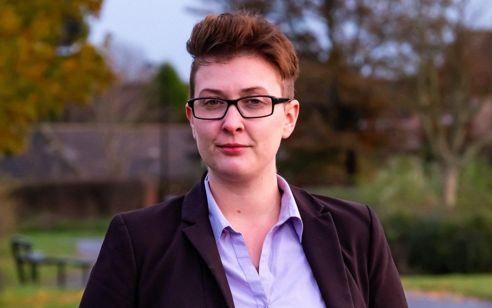 Co gai lam tuong minh la dan ong, nay muon tro ve lam phu nu hinh anh