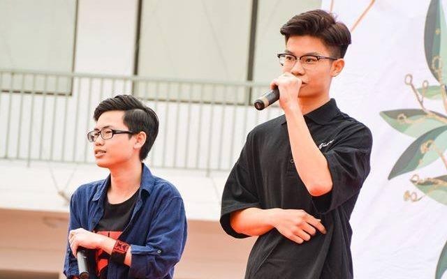 2 nam sinh che loi 'Song gio' nhan duoc nhieu loi khen tren mang hinh anh