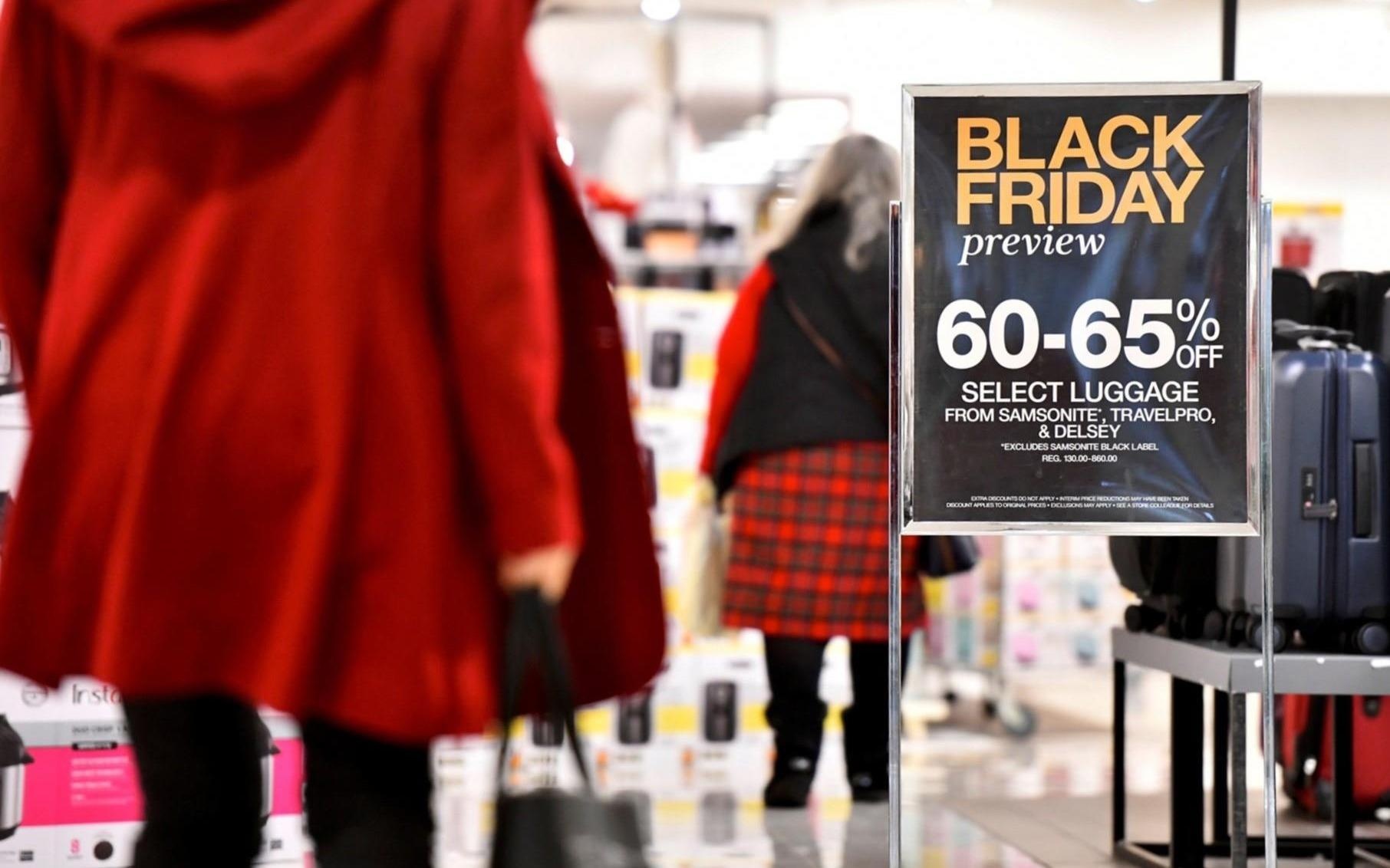 'Black Friday, ai cung do xo mua sam, chang le minh lai khong?' hinh anh